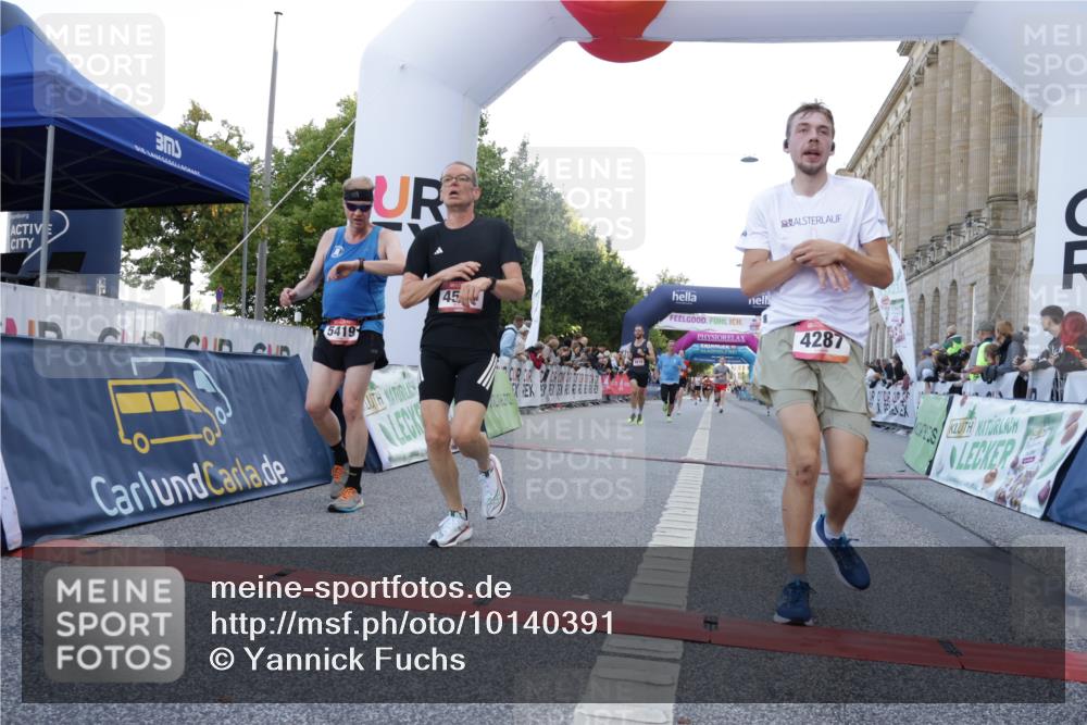 06.09.2026 - CURREX Alsterlauf Yannick Fuchs http://msf.ph/oto/10140391 06.09.2026 09:46:22 Ziel 2342, 2703, 3132, 4183, 4287, 4537, 4619, 4824, 5419, 5515, 6406, 8266 meine-sportfotos.de