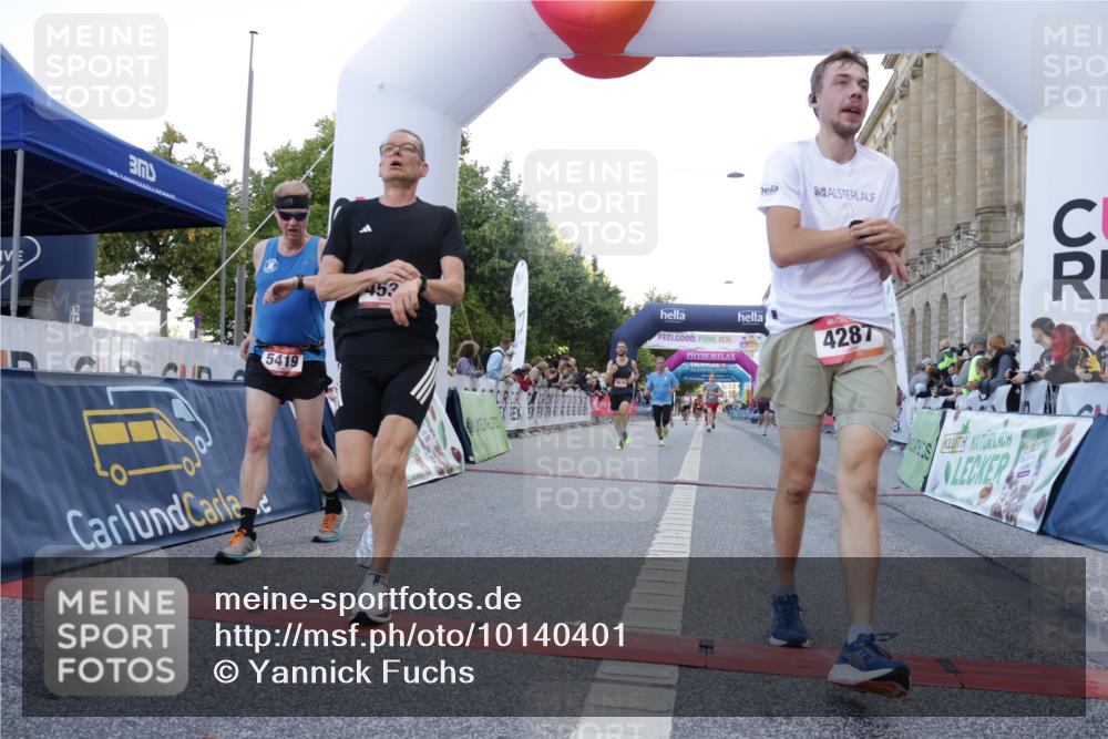 06.09.2026 - CURREX Alsterlauf Yannick Fuchs http://msf.ph/oto/10140401 06.09.2026 09:46:22 Ziel 2342, 2703, 3132, 4183, 4287, 4537, 4619, 4824, 5419, 5515, 6406, 8266 meine-sportfotos.de