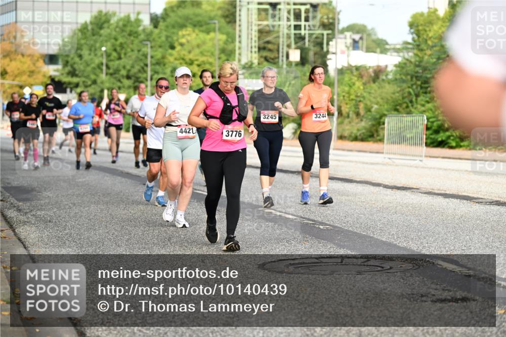 06.09.2026 - CURREX Alsterlauf Dr. Thomas Lammeyer http://msf.ph/oto/10140439 06.09.2026 10:08:18 Laufen 3245, 3244, 4421, 3776 meine-sportfotos.de