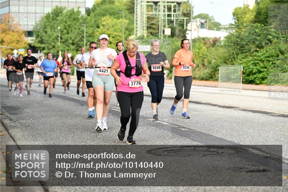 06.09.2026 - CURREX Alsterlauf Dr. Thomas Lammeyer http://msf.ph/oto/10140440 06.09.2026 10:08:18 Laufen 4421, 3776, 3245, 3244 meine-sportfotos.de