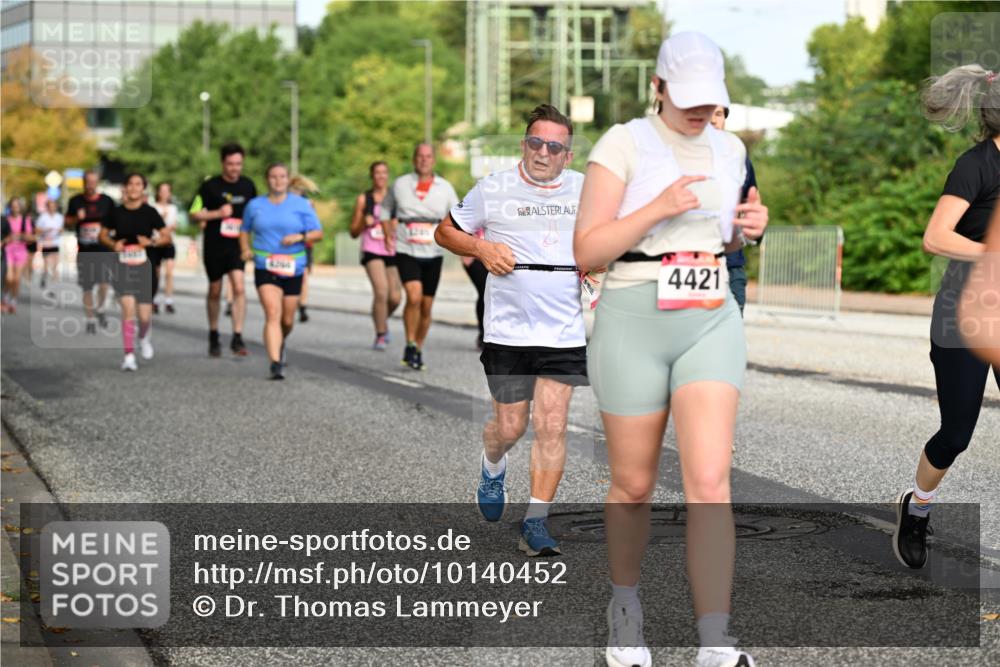 06.09.2026 - CURREX Alsterlauf Dr. Thomas Lammeyer http://msf.ph/oto/10140452 06.09.2026 10:08:22 Laufen 3241, 4421 meine-sportfotos.de