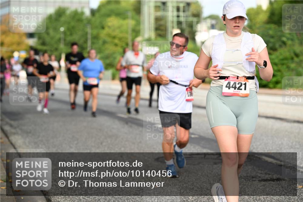 06.09.2026 - CURREX Alsterlauf Dr. Thomas Lammeyer http://msf.ph/oto/10140456 06.09.2026 10:08:22 Laufen 4421 meine-sportfotos.de
