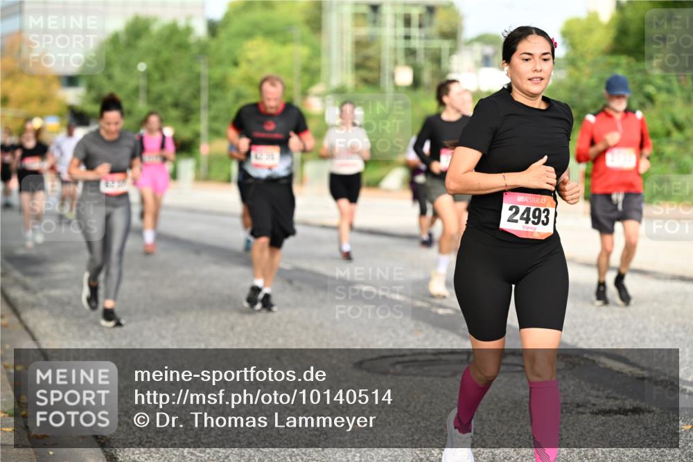 06.09.2026 - CURREX Alsterlauf Dr. Thomas Lammeyer http://msf.ph/oto/10140514 06.09.2026 10:08:29 Laufen 2493 meine-sportfotos.de