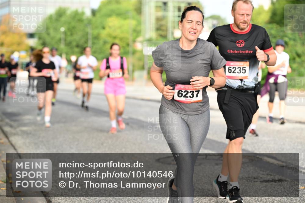 06.09.2026 - CURREX Alsterlauf Dr. Thomas Lammeyer http://msf.ph/oto/10140546 06.09.2026 10:08:32 Laufen 6237, 6235 meine-sportfotos.de
