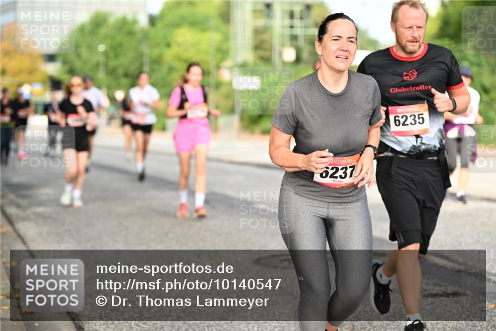 06.09.2026 - CURREX Alsterlauf Dr. Thomas Lammeyer http://msf.ph/oto/10140547 06.09.2026 10:08:32 Laufen 6237, 6235 meine-sportfotos.de