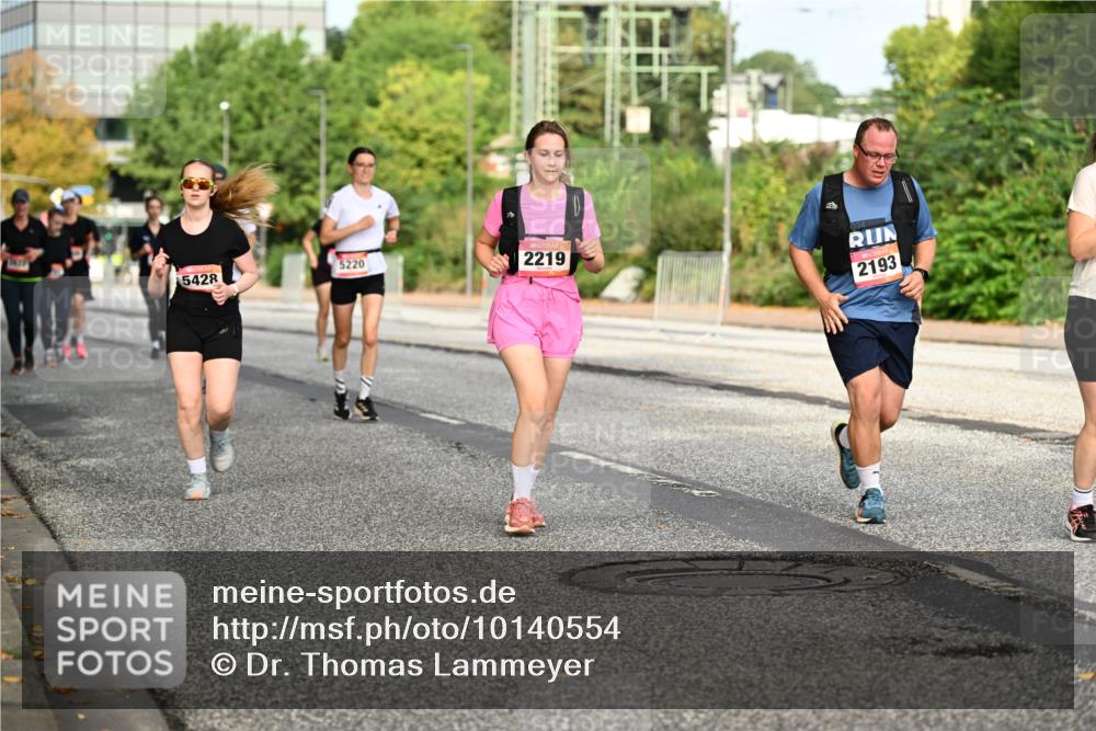 06.09.2026 - CURREX Alsterlauf Dr. Thomas Lammeyer http://msf.ph/oto/10140554 06.09.2026 10:08:33 Laufen 5220, 2219, 5428, 024, 2193 meine-sportfotos.de