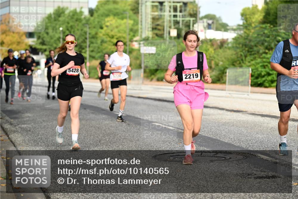 06.09.2026 - CURREX Alsterlauf Dr. Thomas Lammeyer http://msf.ph/oto/10140565 06.09.2026 10:08:34 Laufen 5428, 5220, 2219, 024 meine-sportfotos.de