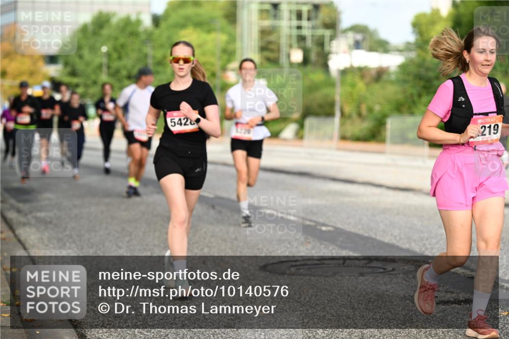 06.09.2026 - CURREX Alsterlauf Dr. Thomas Lammeyer http://msf.ph/oto/10140576 06.09.2026 10:08:35 Laufen 5426, 19, 219 meine-sportfotos.de
