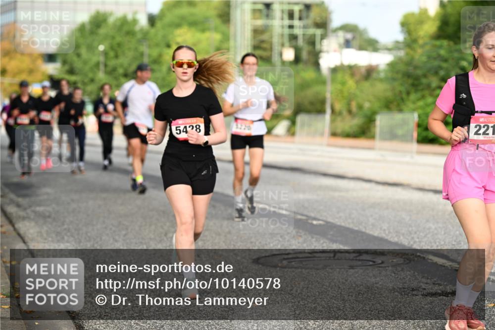 06.09.2026 - CURREX Alsterlauf Dr. Thomas Lammeyer http://msf.ph/oto/10140578 06.09.2026 10:08:35 Laufen 5428, 221 meine-sportfotos.de