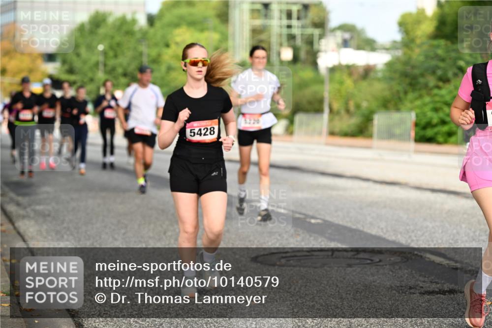 06.09.2026 - CURREX Alsterlauf Dr. Thomas Lammeyer http://msf.ph/oto/10140579 06.09.2026 10:08:36 Laufen 5428 meine-sportfotos.de
