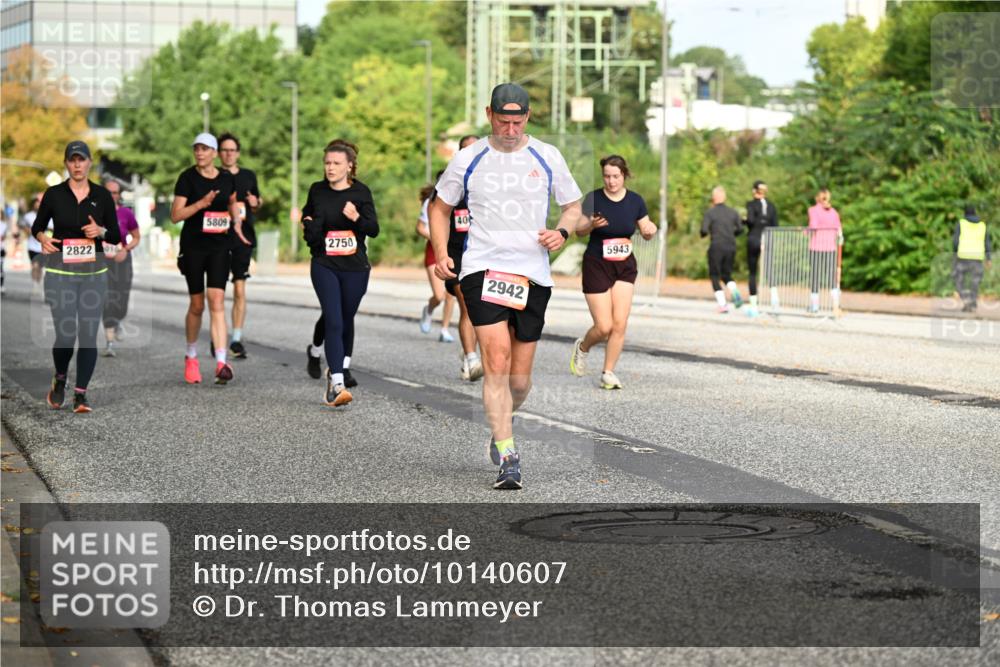06.09.2026 - CURREX Alsterlauf Dr. Thomas Lammeyer http://msf.ph/oto/10140607 06.09.2026 10:08:39 Laufen 2822, 5809, 2750, 40, 2942, 5943 meine-sportfotos.de
