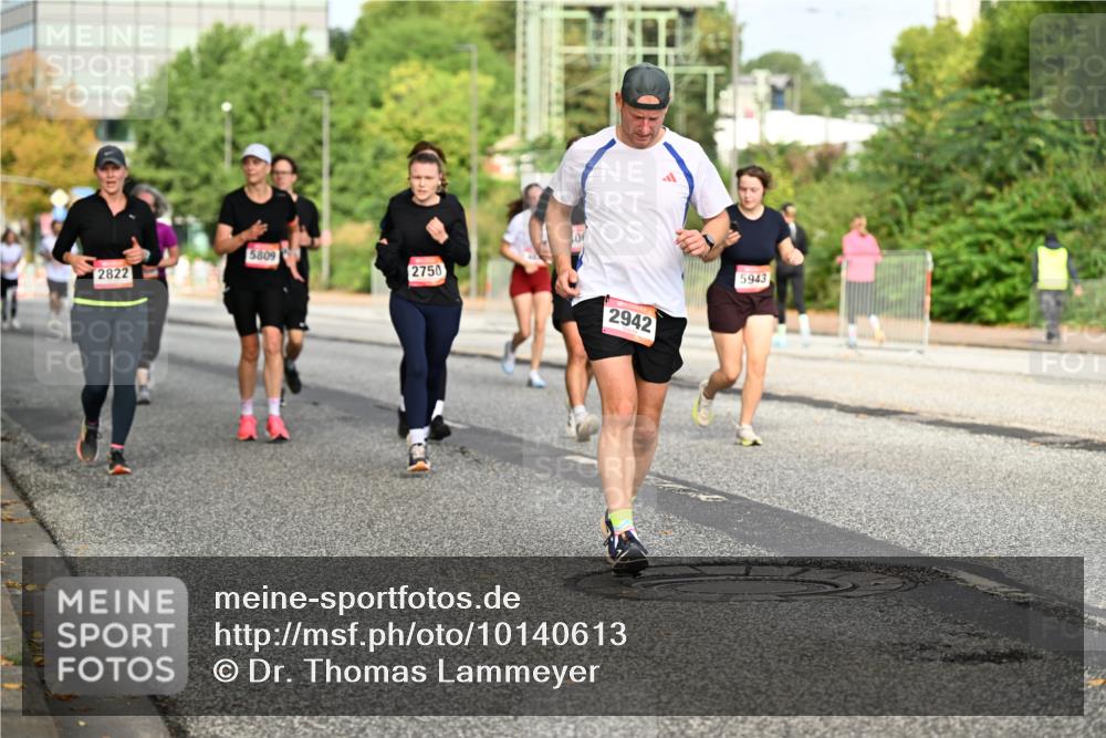 06.09.2026 - CURREX Alsterlauf Dr. Thomas Lammeyer http://msf.ph/oto/10140613 06.09.2026 10:08:39 Laufen 5809, 2822, 2750, 2942, 5943 meine-sportfotos.de