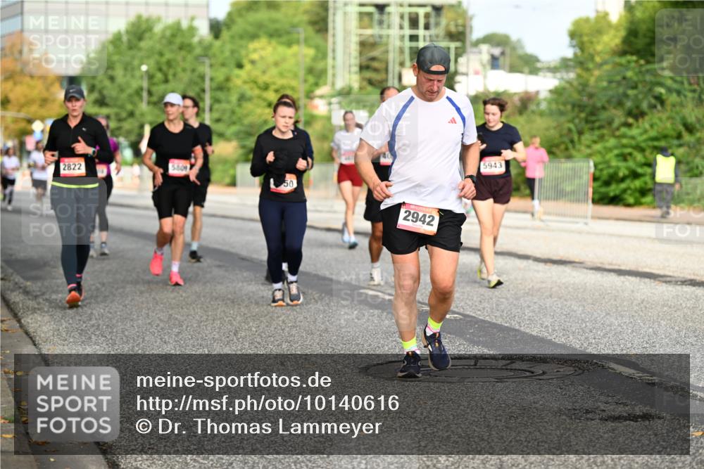 06.09.2026 - CURREX Alsterlauf Dr. Thomas Lammeyer http://msf.ph/oto/10140616 06.09.2026 10:08:40 Laufen 2822, 5809, 50, 2942, 5943 meine-sportfotos.de