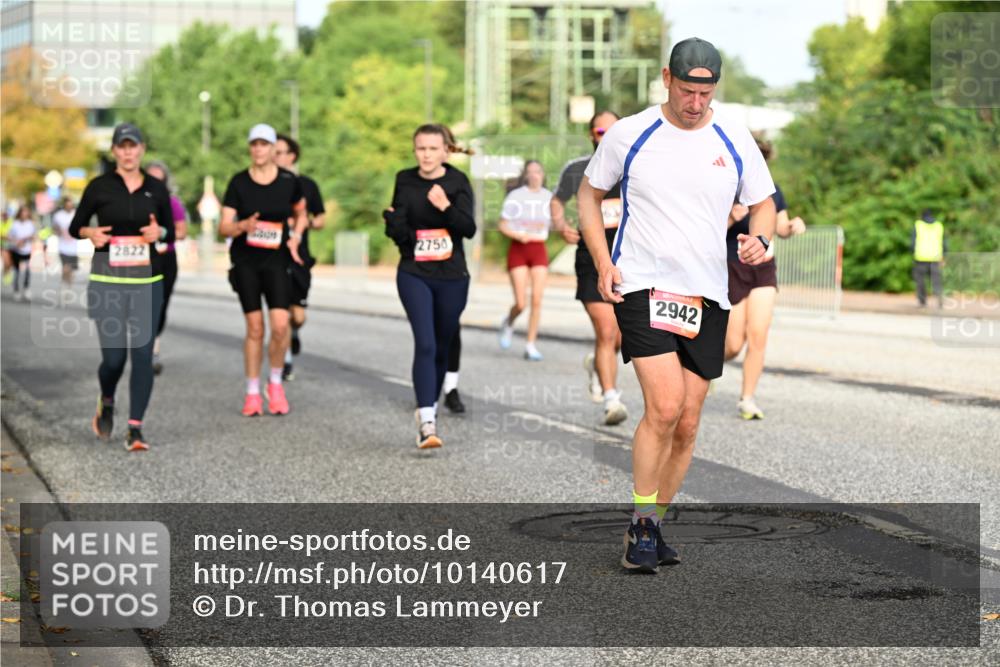 06.09.2026 - CURREX Alsterlauf Dr. Thomas Lammeyer http://msf.ph/oto/10140617 06.09.2026 10:08:40 Laufen 2750, 2942 meine-sportfotos.de