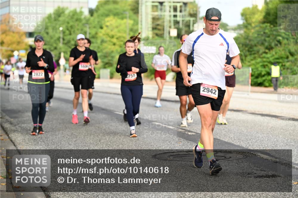 06.09.2026 - CURREX Alsterlauf Dr. Thomas Lammeyer http://msf.ph/oto/10140618 06.09.2026 10:08:40 Laufen 2822, 5409, 750, 2942 meine-sportfotos.de