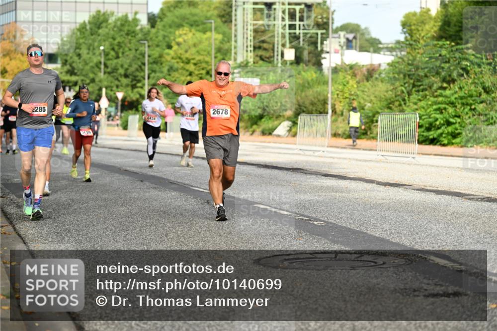 06.09.2026 - CURREX Alsterlauf Dr. Thomas Lammeyer http://msf.ph/oto/10140699 06.09.2026 10:08:49 Laufen 285, 39, 434, 2678 meine-sportfotos.de