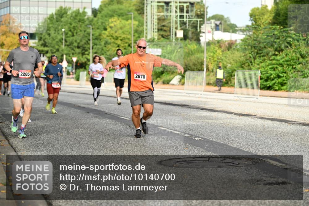 06.09.2026 - CURREX Alsterlauf Dr. Thomas Lammeyer http://msf.ph/oto/10140700 06.09.2026 10:08:49 Laufen 2285, 39, 2678 meine-sportfotos.de