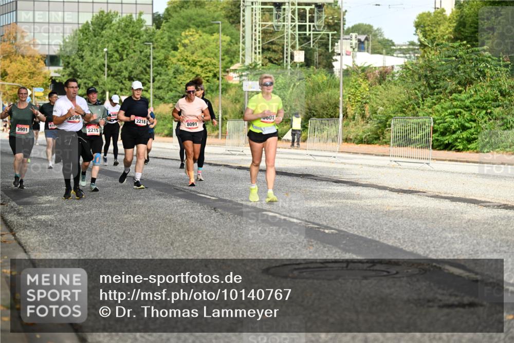 06.09.2026 - CURREX Alsterlauf Dr. Thomas Lammeyer http://msf.ph/oto/10140767 06.09.2026 10:08:57 Laufen 3901, 410, 2596, 2215, 389, 601, 2218, 8091 meine-sportfotos.de