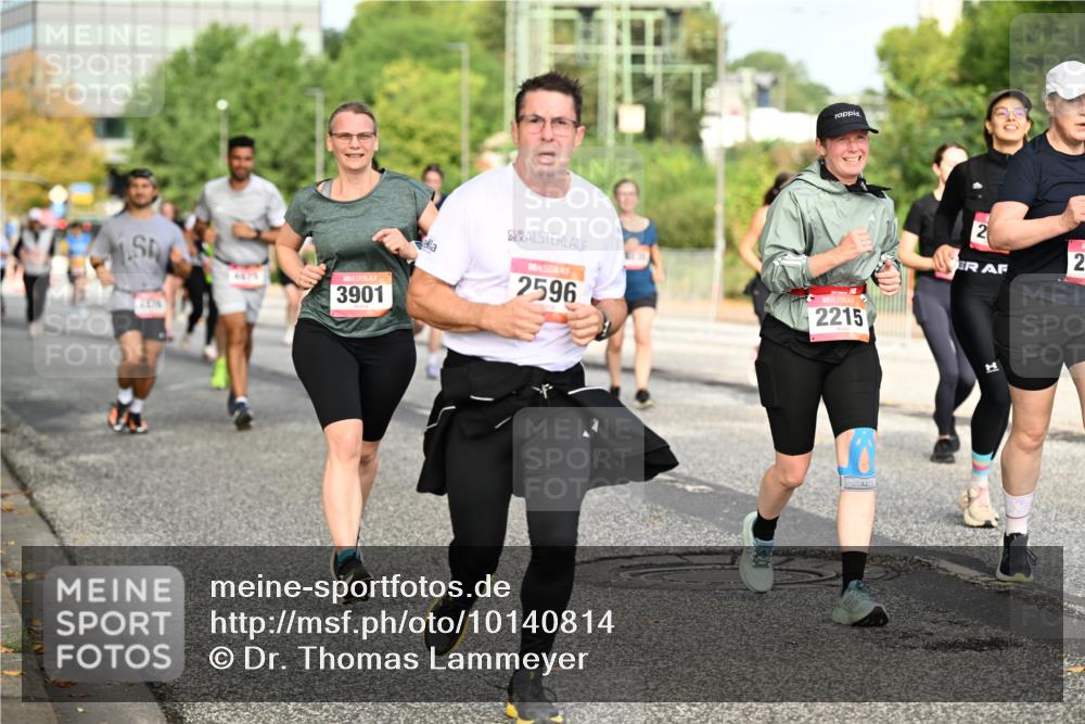 06.09.2026 - CURREX Alsterlauf Dr. Thomas Lammeyer http://msf.ph/oto/10140814 06.09.2026 10:09:02 Laufen 4375, 3901, 2596, 2215, 2, 2 meine-sportfotos.de