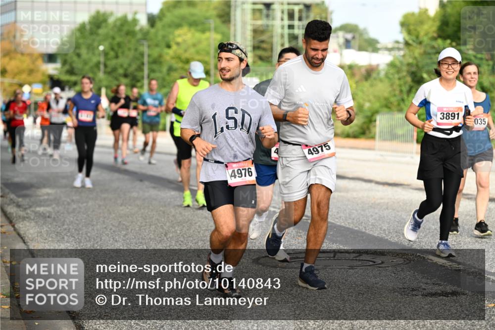 06.09.2026 - CURREX Alsterlauf Dr. Thomas Lammeyer http://msf.ph/oto/10140843 06.09.2026 10:09:06 Laufen 4976, 4975, 3891, 035 meine-sportfotos.de