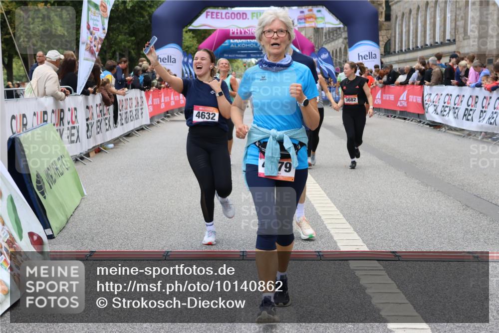 06.09.2026 - CURREX Alsterlauf Strokosch-Dieckow http://msf.ph/oto/10140862 06.09.2026 10:18:19 Ziel 2026, 2208, 2209, 2262, 2381, 3083, 3682, 3683, 4186, 4391, 4479, 4632, 4644, 5050, 5572, 6339, 8290 meine-sportfotos.de