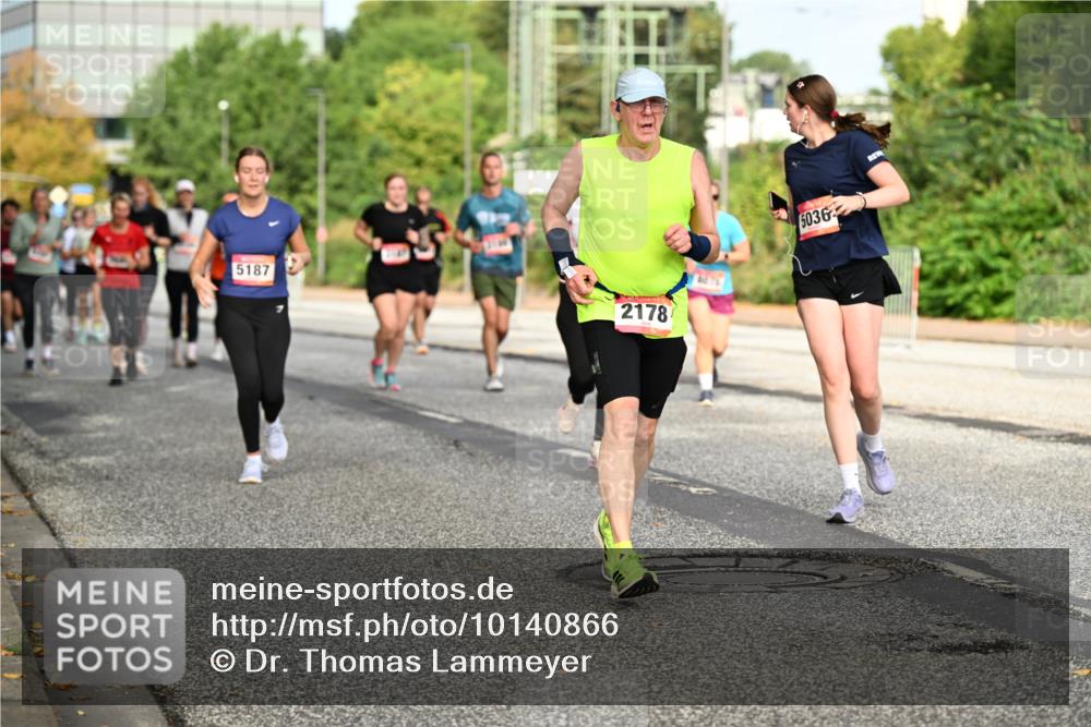 06.09.2026 - CURREX Alsterlauf Dr. Thomas Lammeyer http://msf.ph/oto/10140866 06.09.2026 10:09:09 Laufen 5187, 2178, 076, 5036 meine-sportfotos.de
