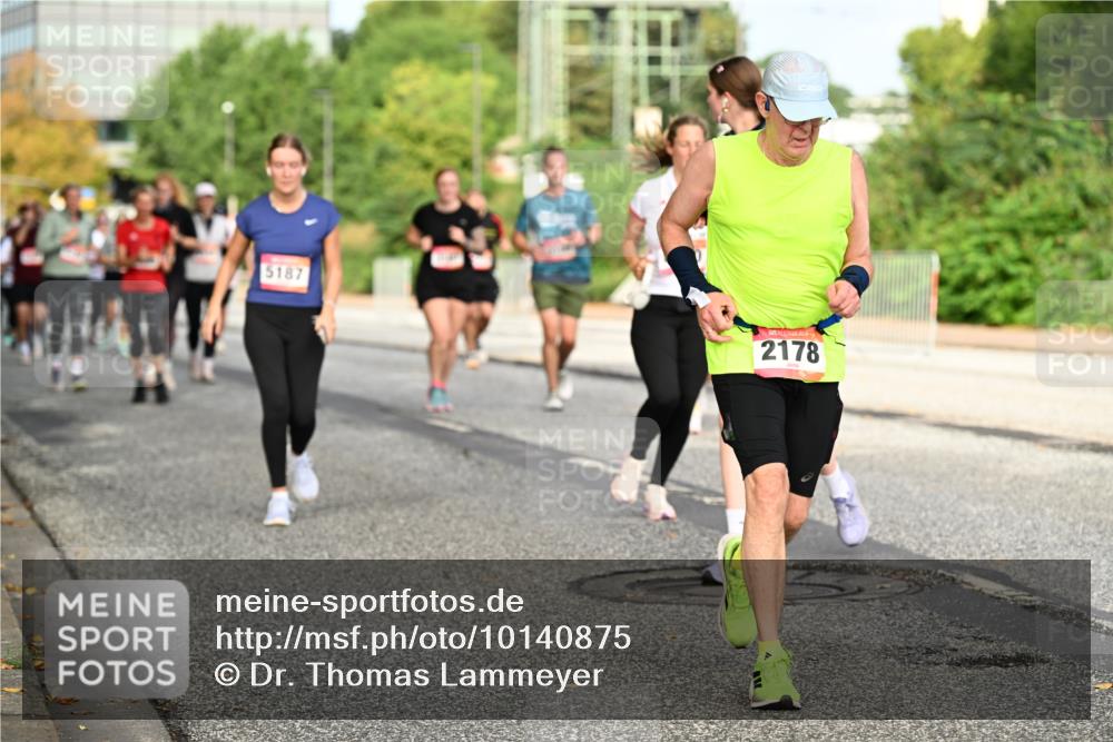 06.09.2026 - CURREX Alsterlauf Dr. Thomas Lammeyer http://msf.ph/oto/10140875 06.09.2026 10:09:09 Laufen 5187, 2178 meine-sportfotos.de