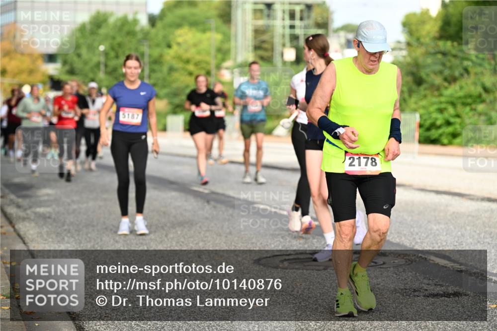 06.09.2026 - CURREX Alsterlauf Dr. Thomas Lammeyer http://msf.ph/oto/10140876 06.09.2026 10:09:09 Laufen 5187, 2178 meine-sportfotos.de