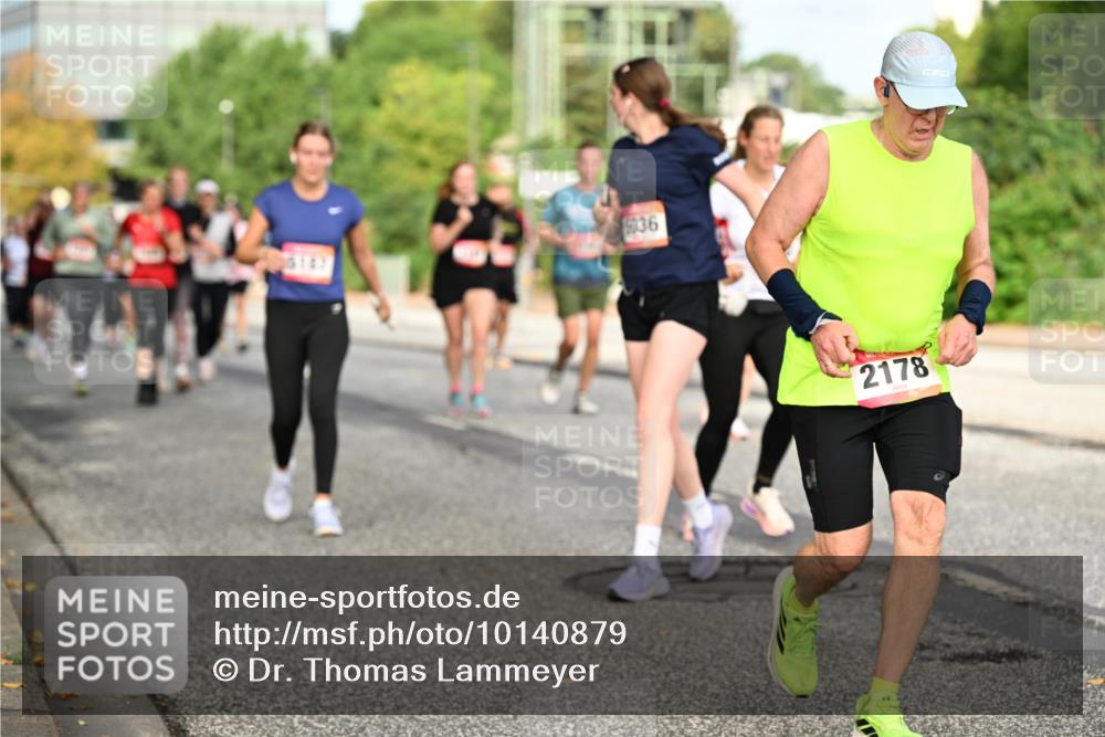 06.09.2026 - CURREX Alsterlauf Dr. Thomas Lammeyer http://msf.ph/oto/10140879 06.09.2026 10:09:10 Laufen 036, 2178 meine-sportfotos.de