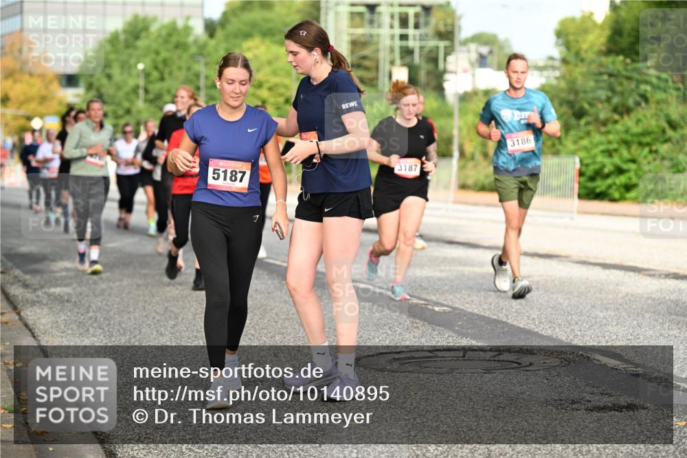 06.09.2026 - CURREX Alsterlauf Dr. Thomas Lammeyer http://msf.ph/oto/10140895 06.09.2026 10:09:12 Laufen 5187, 1, 3187, 3186 meine-sportfotos.de