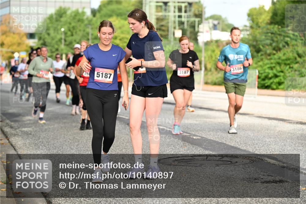 06.09.2026 - CURREX Alsterlauf Dr. Thomas Lammeyer http://msf.ph/oto/10140897 06.09.2026 10:09:12 Laufen 5187, 23, 3187, 3186 meine-sportfotos.de