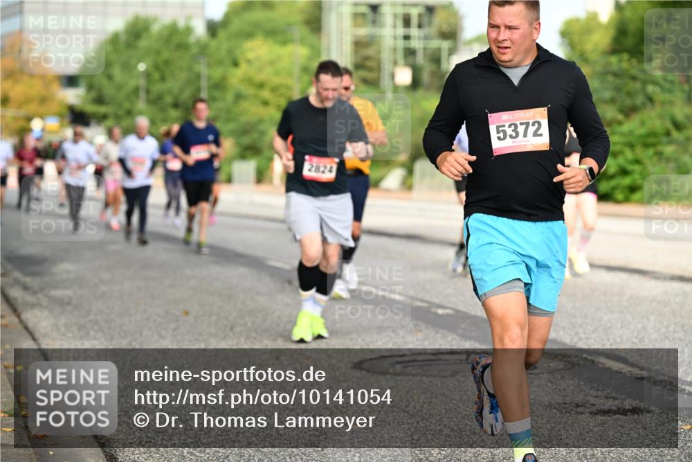 06.09.2026 - CURREX Alsterlauf Dr. Thomas Lammeyer http://msf.ph/oto/10141054 06.09.2026 10:09:31 Laufen 2824, 5372 meine-sportfotos.de