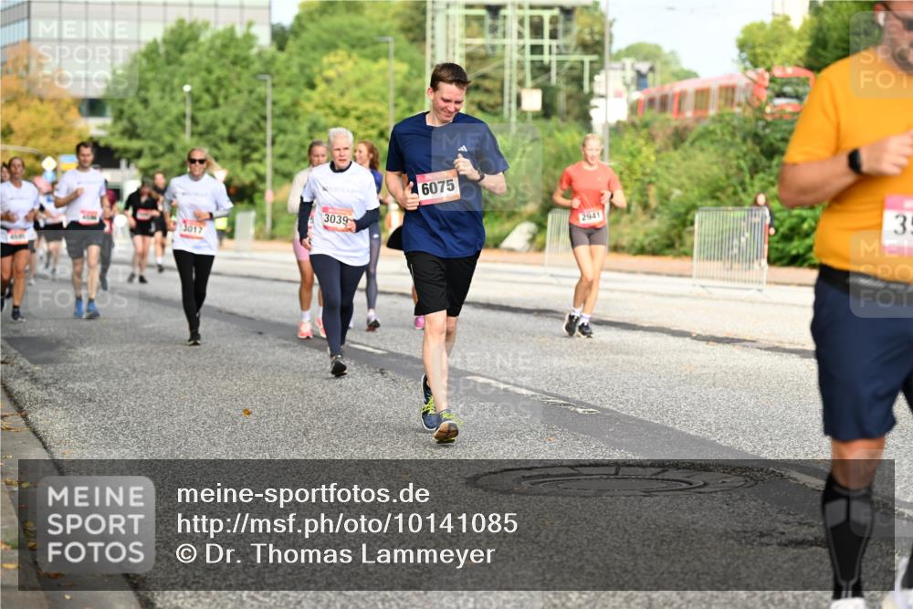 06.09.2026 - CURREX Alsterlauf Dr. Thomas Lammeyer http://msf.ph/oto/10141085 06.09.2026 10:09:35 Laufen 3017, 6075, 3039, 2941, 3 meine-sportfotos.de