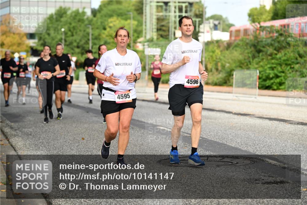 06.09.2026 - CURREX Alsterlauf Dr. Thomas Lammeyer http://msf.ph/oto/10141147 06.09.2026 10:09:42 Laufen 4595, 4596 meine-sportfotos.de