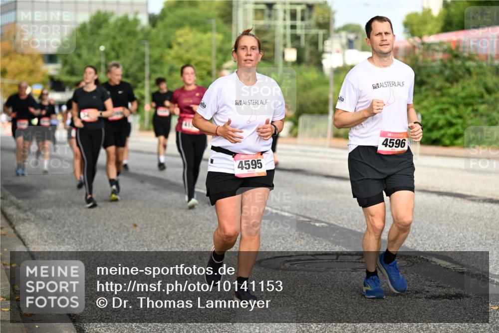 06.09.2026 - CURREX Alsterlauf Dr. Thomas Lammeyer http://msf.ph/oto/10141153 06.09.2026 10:09:42 Laufen 4595, 4596 meine-sportfotos.de