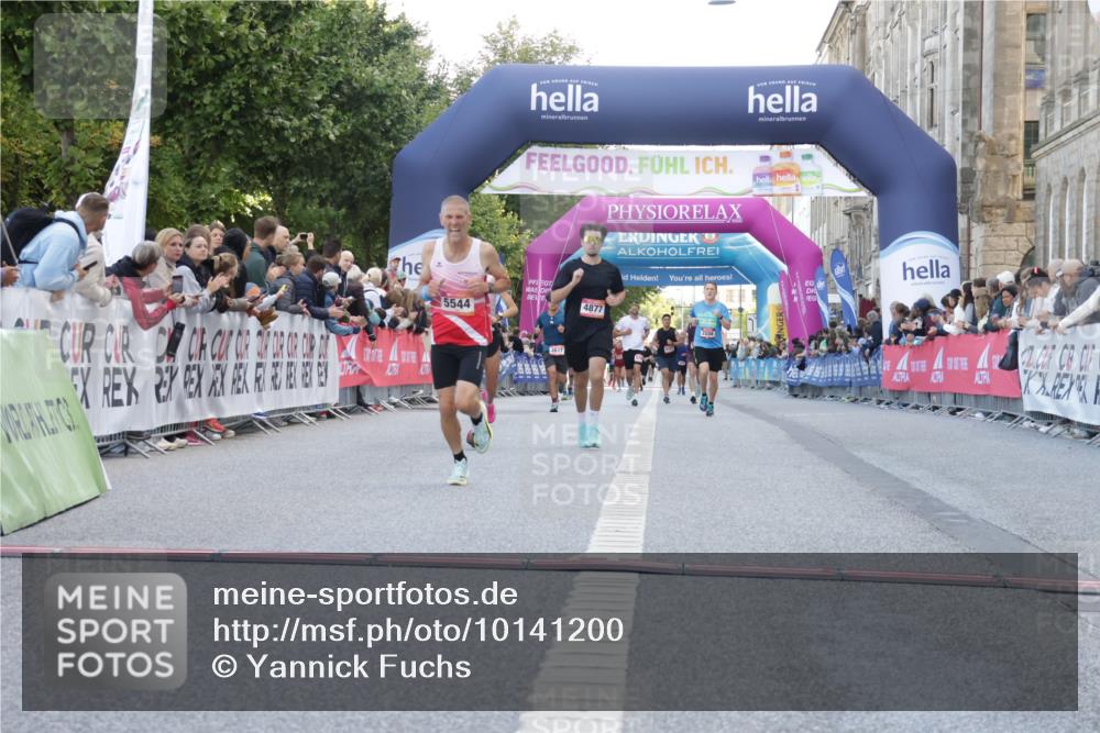 06.09.2026 - CURREX Alsterlauf Yannick Fuchs http://msf.ph/oto/10141200 06.09.2026 09:46:36 Ziel 2563, 2683, 2752, 3182, 4663, 4877, 5430, 5544, 6109 meine-sportfotos.de