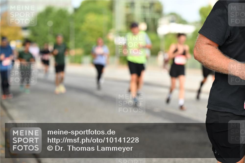 06.09.2026 - CURREX Alsterlauf Dr. Thomas Lammeyer http://msf.ph/oto/10141228 06.09.2026 10:09:53 Laufen  meine-sportfotos.de