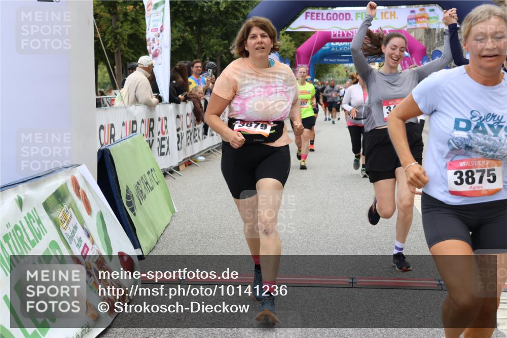 06.09.2026 - CURREX Alsterlauf Strokosch-Dieckow http://msf.ph/oto/10141236 06.09.2026 10:18:44 Ziel 2271, 2287, 2651, 3052, 3421, 3875, 3879, 4406, 4560, 4648, 4857, 5394, 5489, 6067 meine-sportfotos.de