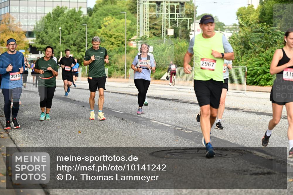 06.09.2026 - CURREX Alsterlauf Dr. Thomas Lammeyer http://msf.ph/oto/10141242 06.09.2026 10:09:54 Laufen 3510, 3643, 3121, 2967, 6, 418 meine-sportfotos.de