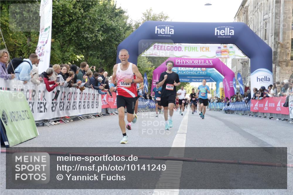 06.09.2026 - CURREX Alsterlauf Yannick Fuchs http://msf.ph/oto/10141249 06.09.2026 09:46:37 Ziel 2563, 2683, 2752, 4663, 4877, 5430, 5544, 6109 meine-sportfotos.de
