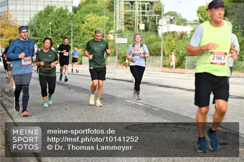06.09.2026 - CURREX Alsterlauf Dr. Thomas Lammeyer http://msf.ph/oto/10141252 06.09.2026 10:09:55 Laufen 3121, 3643, 3510, 2967 meine-sportfotos.de