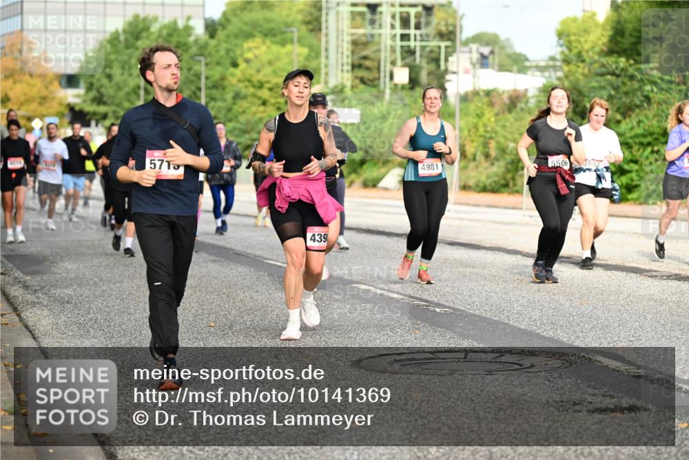 06.09.2026 - CURREX Alsterlauf Dr. Thomas Lammeyer http://msf.ph/oto/10141369 06.09.2026 10:10:08 Laufen 5715, 439, 5506, 4981, 3992 meine-sportfotos.de