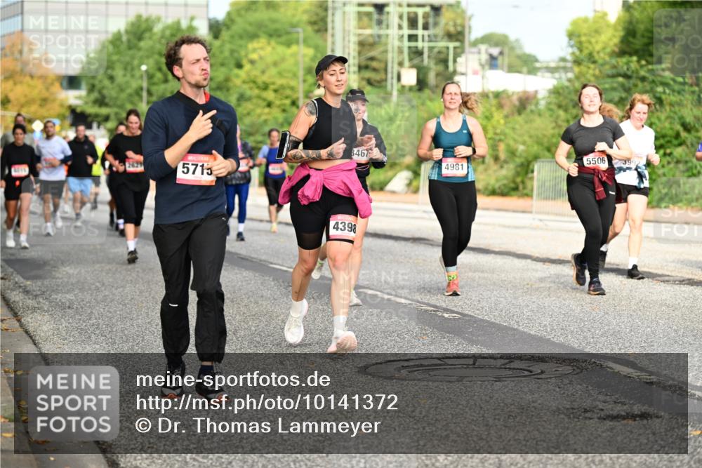 06.09.2026 - CURREX Alsterlauf Dr. Thomas Lammeyer http://msf.ph/oto/10141372 06.09.2026 10:10:08 Laufen 5713, 8467, 4398, 4981, 5506 meine-sportfotos.de