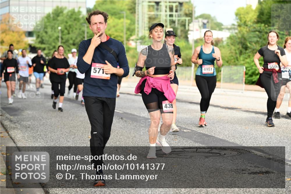 06.09.2026 - CURREX Alsterlauf Dr. Thomas Lammeyer http://msf.ph/oto/10141377 06.09.2026 10:10:09 Laufen 571, 67, 439, 4981, 5506, 399 meine-sportfotos.de