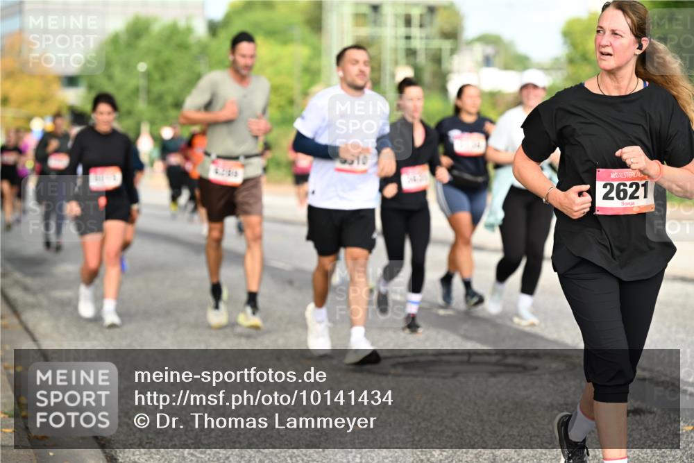 06.09.2026 - CURREX Alsterlauf Dr. Thomas Lammeyer http://msf.ph/oto/10141434 06.09.2026 10:10:16 Laufen 2621 meine-sportfotos.de