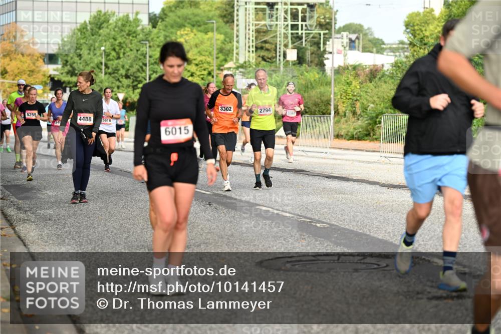 06.09.2026 - CURREX Alsterlauf Dr. Thomas Lammeyer http://msf.ph/oto/10141457 06.09.2026 10:10:19 Laufen 5255, 4488, 5616, 6015, 3302, 2794, 5363 meine-sportfotos.de