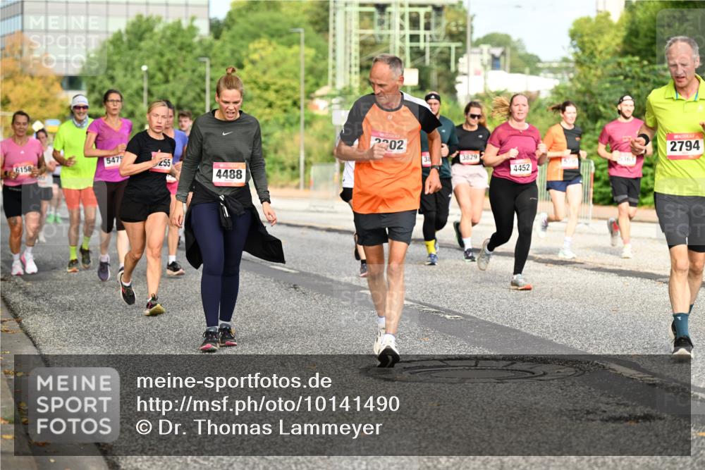 06.09.2026 - CURREX Alsterlauf Dr. Thomas Lammeyer http://msf.ph/oto/10141490 06.09.2026 10:10:23 Laufen 6158, 5475, 255, 4488, 2302, 38, 3829, 5363, 4452, 2794 meine-sportfotos.de