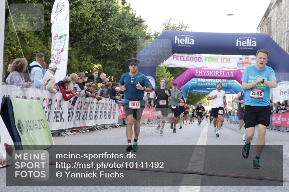 06.09.2026 - CURREX Alsterlauf Yannick Fuchs http://msf.ph/oto/10141492 06.09.2026 09:46:42 Ziel 2556, 3432, 3617, 4716, 4877, 4890, 5430, 5544, 8249 meine-sportfotos.de