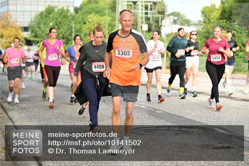 06.09.2026 - CURREX Alsterlauf Dr. Thomas Lammeyer http://msf.ph/oto/10141502 06.09.2026 10:10:24 Laufen 6158, 5475, 4488, 3302, 3828, 3828, 5616, 4452 meine-sportfotos.de