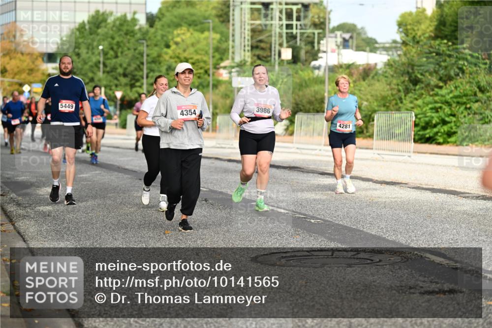 06.09.2026 - CURREX Alsterlauf Dr. Thomas Lammeyer http://msf.ph/oto/10141565 06.09.2026 10:10:32 Laufen 5449, 4354, 3986, 4281 meine-sportfotos.de